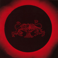 Cesty svetla plynú temnotou